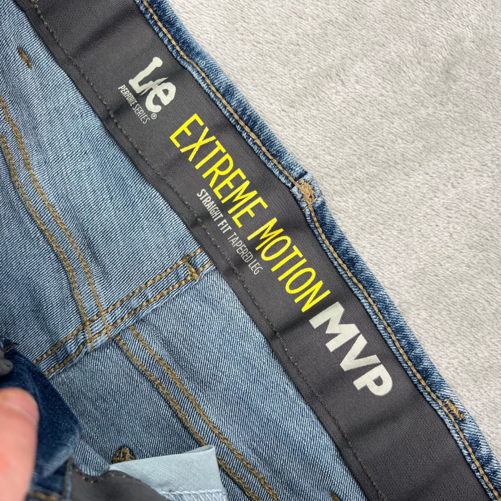 Lee Extreme Motion MVP Jeans Mens 32x30 Blue Solid Straight Fit Tapered Leg - Picture 12 of 14
